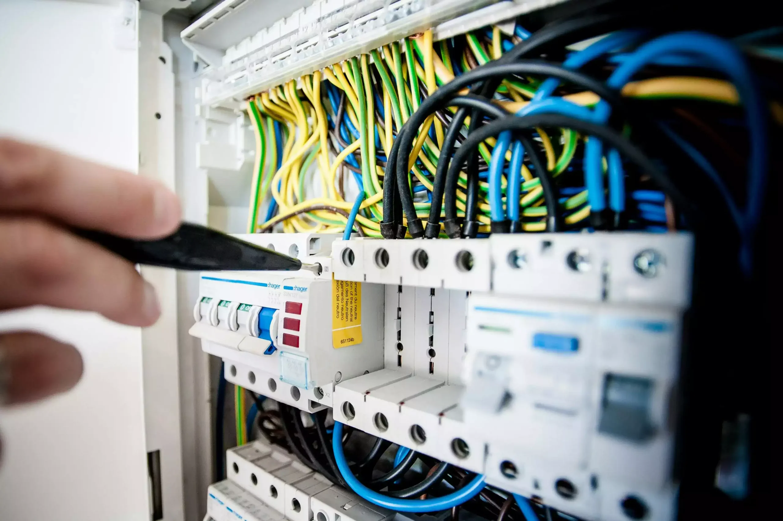 Plus de lumière mais disjoncteur ok : causes, diagnostic et solutions